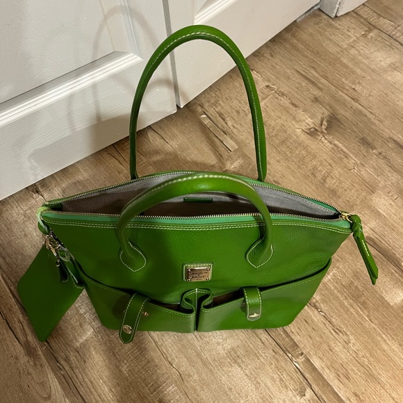 Dooney and Bourke purse. Green. Limited Edition. Extra pockets. NEVER USED. - Picture 6 of 10